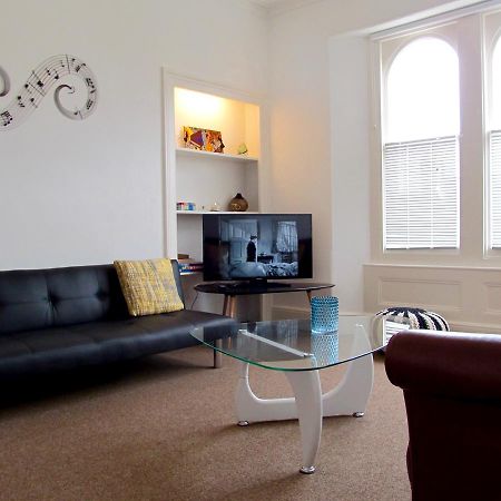 The Beatnik, Victorian Townhouse Apartment With Parking Plymouth Bagian luar foto